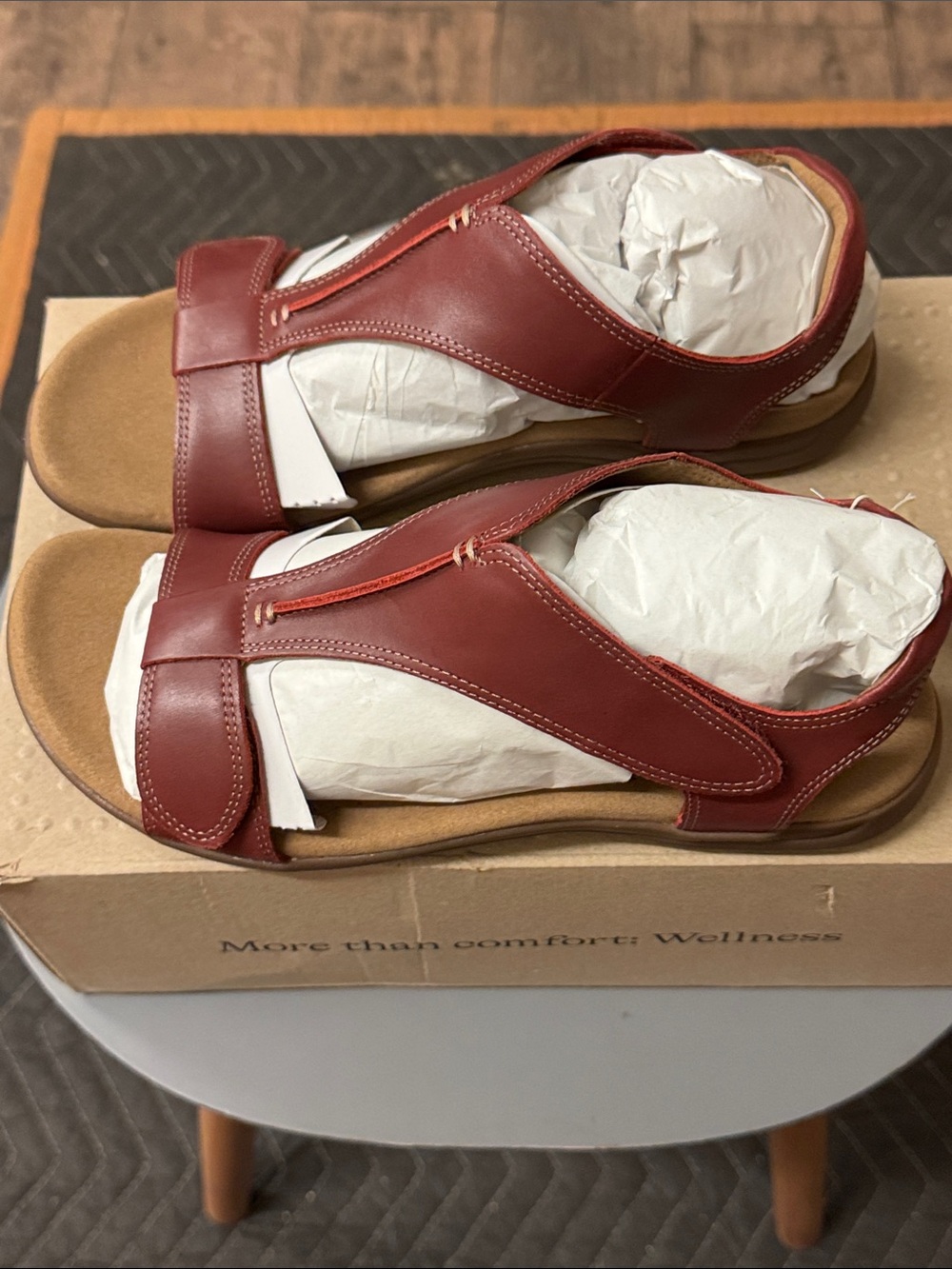 Taos Womens sandals (style) THE SHOW/ (color) CHERRY RED - Picture 7 of 12